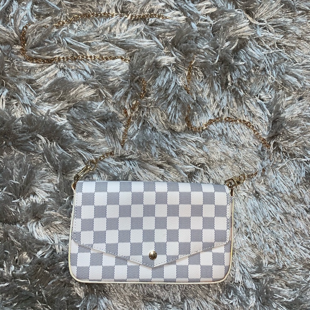 White checkered crossbody bag set